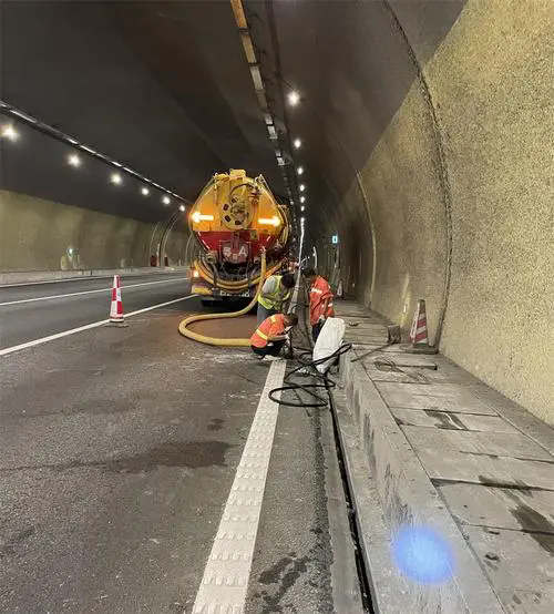 迁西隧道排水渠清淤